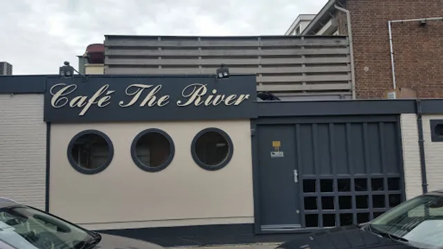 Café the River