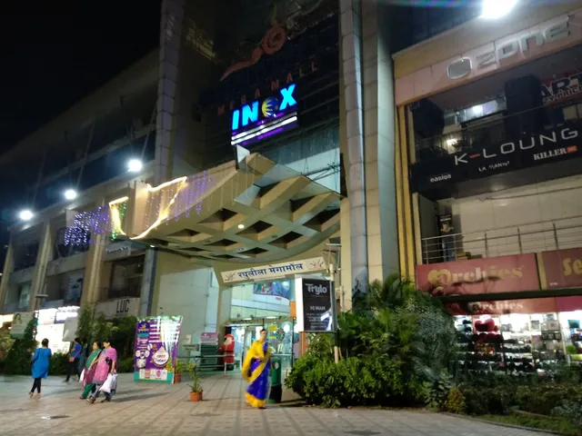 Raghuleela Mega Mall Kandivali West