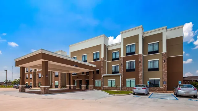 Wyndham Garden New Roads / False River