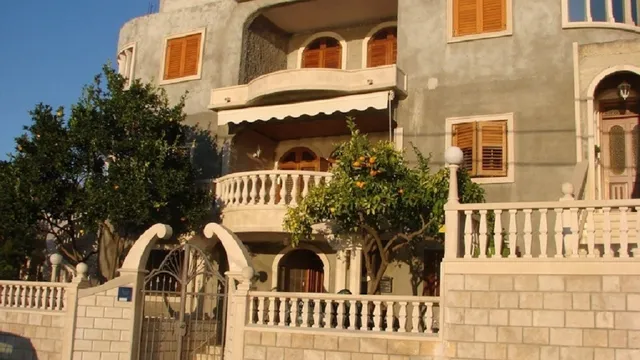 Apartments and rooms Anita