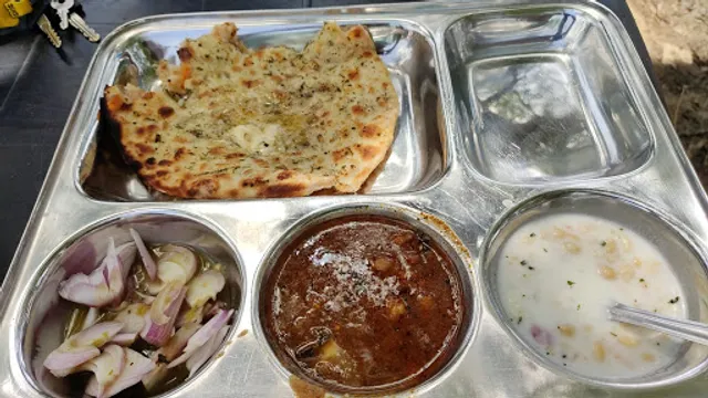 Lakhanpal Chhole Kulche Stall