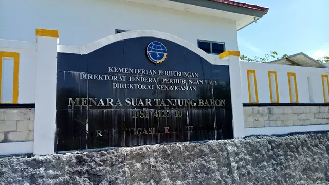 Villa Tentrem Sepanjang Beach