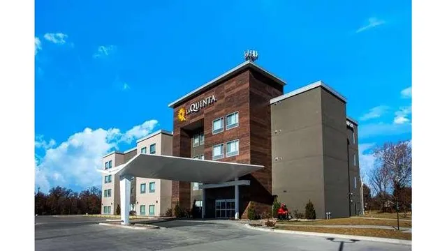 La Quinta Inn & Suites by Wyndham Pittsburg
