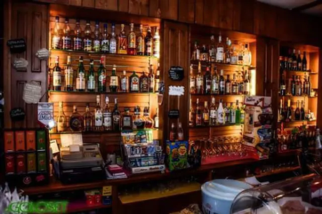 Bar al Goloset - caffè - aperitivi - degustazione vini - prodotti di pasticceria - panini - snack - toast - tramezzini