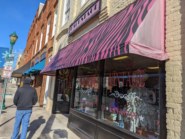 BACKSTAGE Unique Vintage Apparel