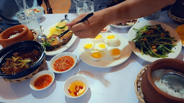 Cơm Niêu Lạc Tuy hoà