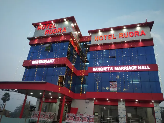 Rudra Hotel and Rajendra restaurant best restaurant and hotel in Mariahu