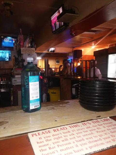 Ginn's Restaurant & Bar