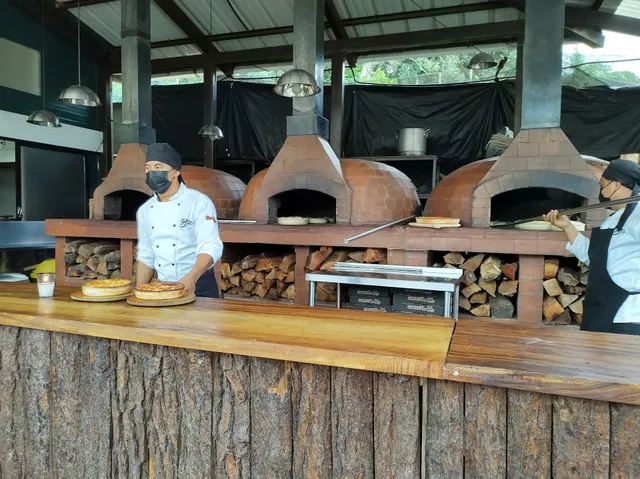 Antigua Boreal - Deep Dish pizza