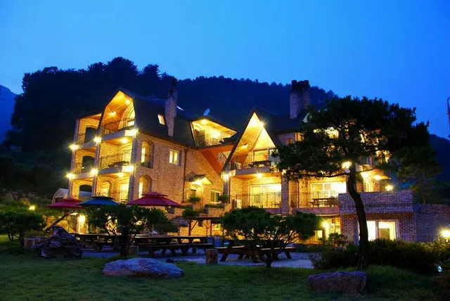 Castle Lake Bed and Breakfast