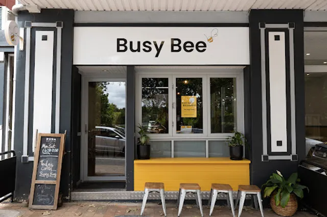 Busy bee kitchen