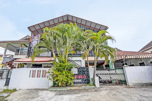 SPOT ON 92452 Griya Sandi Residence Family NearPantai Boom