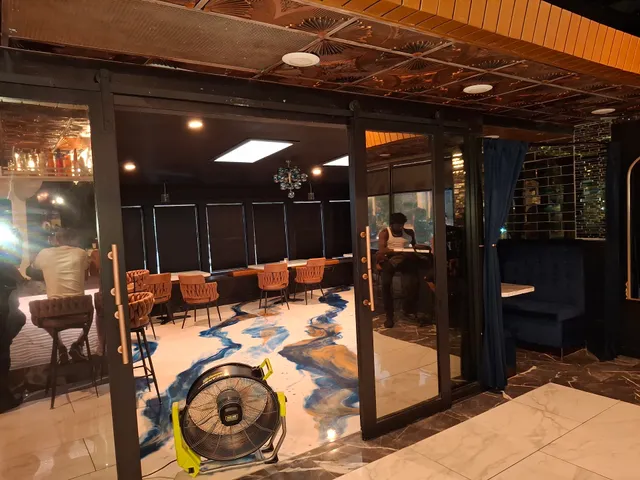 Confessions Bar & Restaurant Lounge