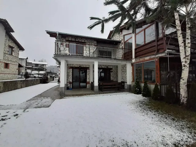 Къщи за гости Илиеви