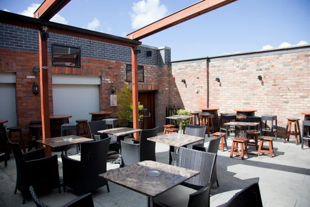 Autobahn Bar and Restaurant