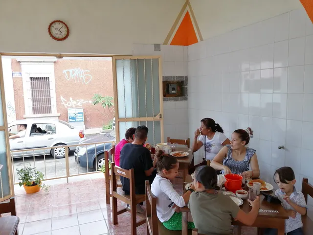 Desayunos y comida ALBA