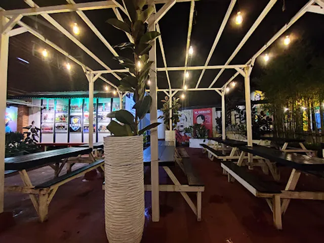 8ella Dessert & Eatery