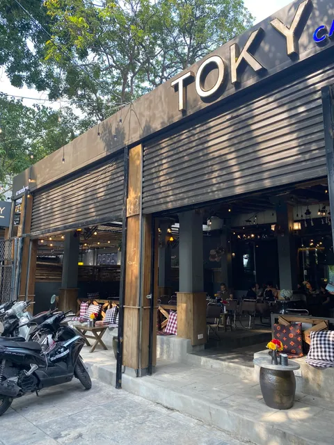 TOKY CAFE