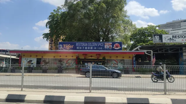 La Mei Zi Restaurant 辣妹子川湘馆