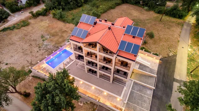 Luxury Apartments Queen