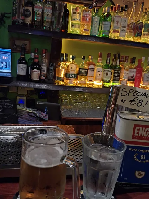 Μπάτε σκύλοι αλέστε