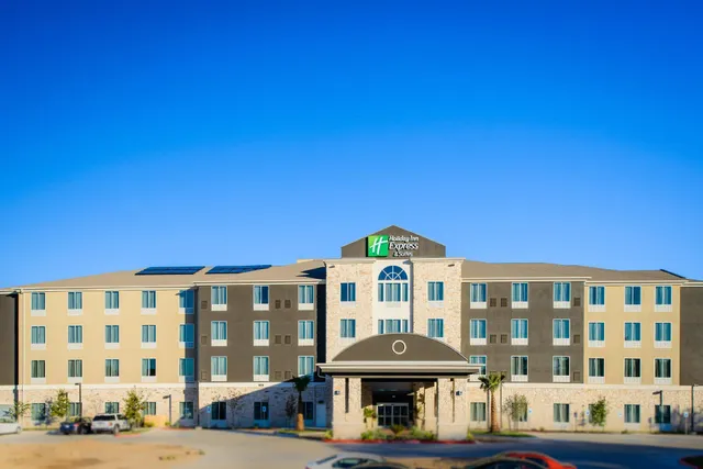 Holiday Inn Express & Suites Austin NW - Arboretum Area by IHG