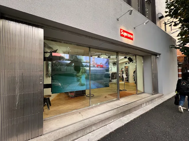 Supreme Daikanyama