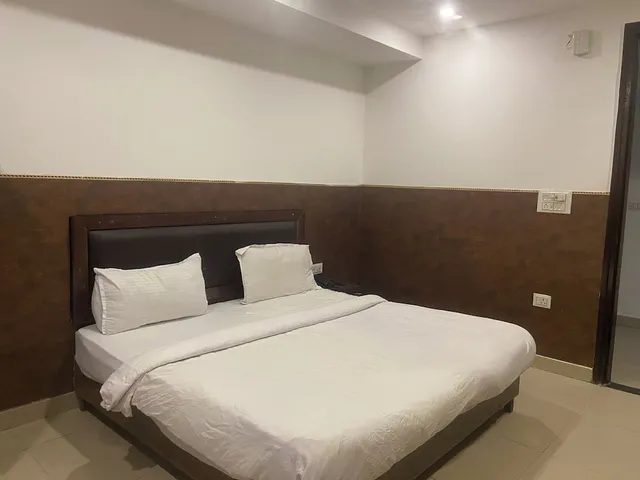 Hotel Golden Plam Tilak Nagar Market