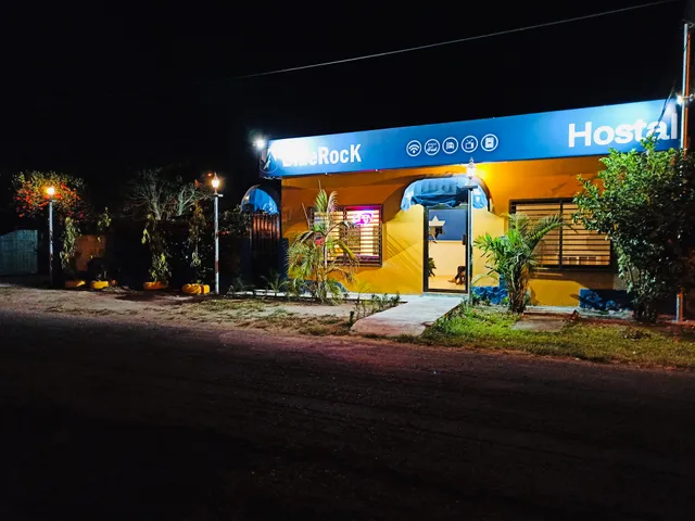 BlueRock Hostal