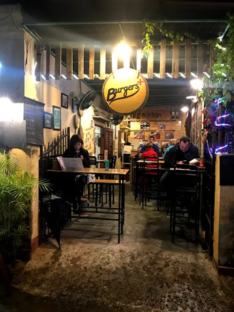 Hoi An Burgers Plus