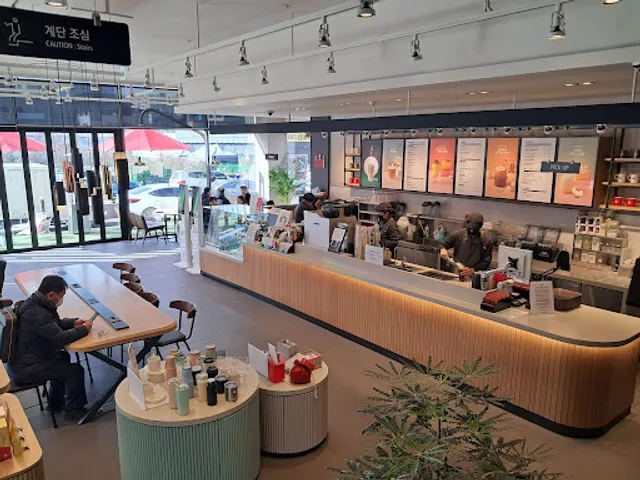 HOLLYS 고양신원점