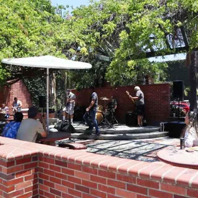 RICKS DRIVE IN & OUT