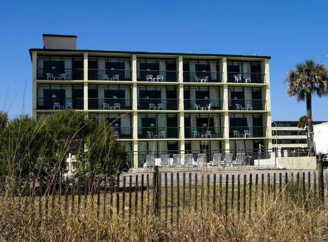 Summer Wind Oceanfront Hotel
