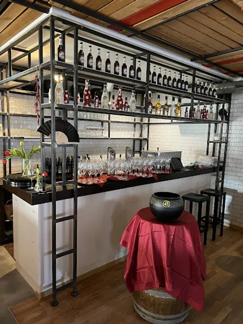 La Cueva Restaurant & Tapas