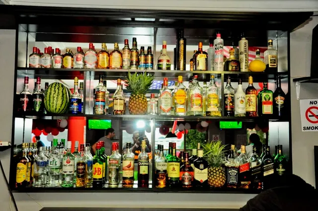 3 Monkeys Bar & Grill