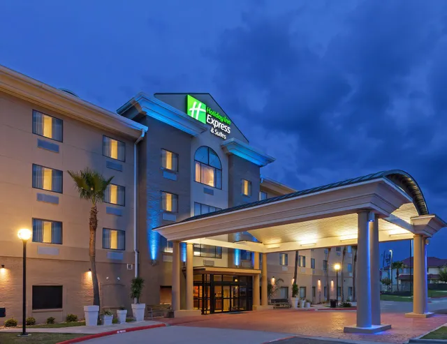 Holiday Inn Express & Suites Laredo-Event Center Area by IHG