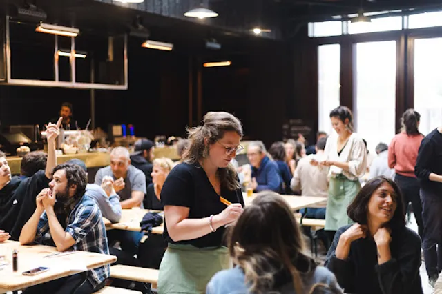 Les Cornichons, cantine de La Vapeur