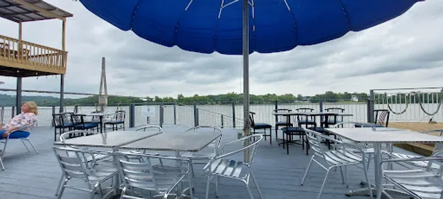 Schooner’s Waterfront Grille