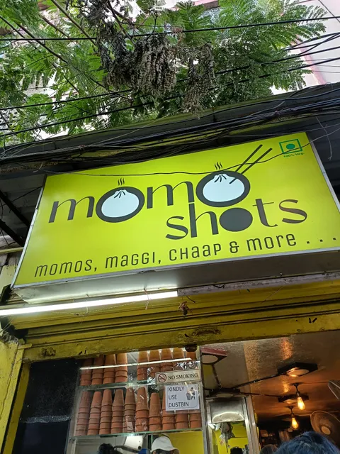 MomoShots Café