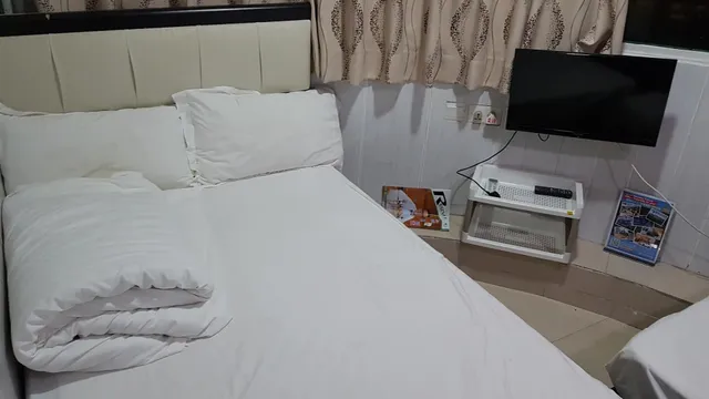 8 Days Boutique Hotel