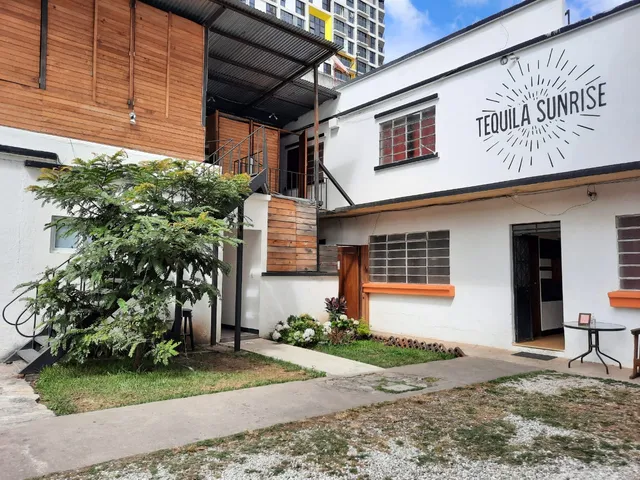 Hostal Tequila Sunrise