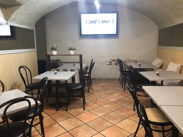 Can Franc1 (abans Guillem's Bar)