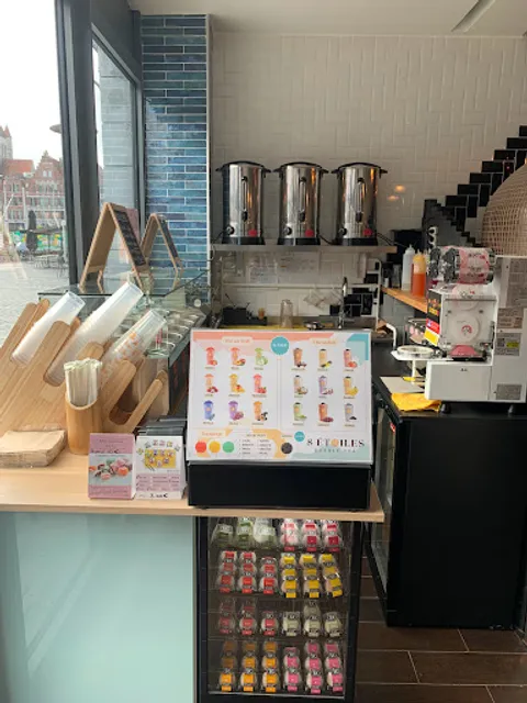 8 Etoiles - JOYFUL (sushi & bubble tea)