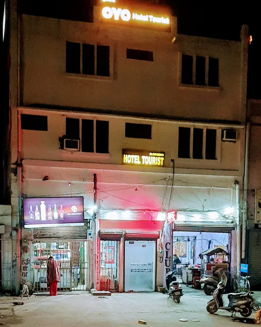 OYO 30943 Hotel Tourist