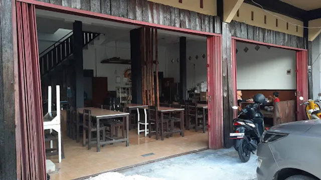 Bebek & Ayam Goreng Haji Ahong