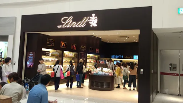 Lindt Chocolate Boutique & Cafe Hankyu Nishinomiya Gardens Store