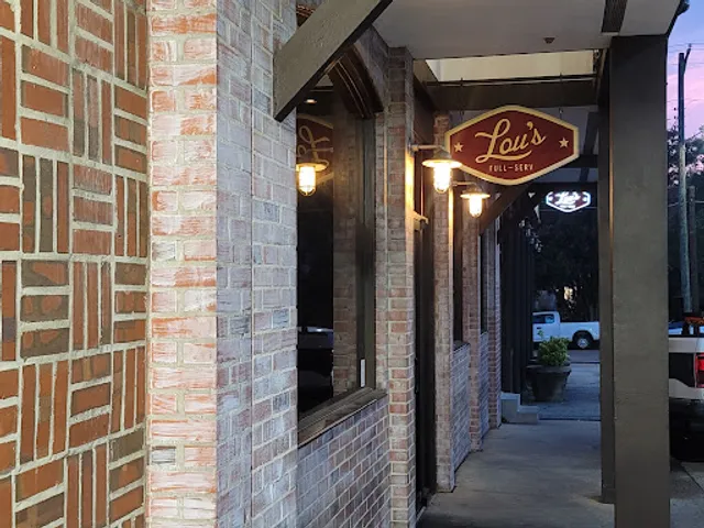 Lou's Full-Serv