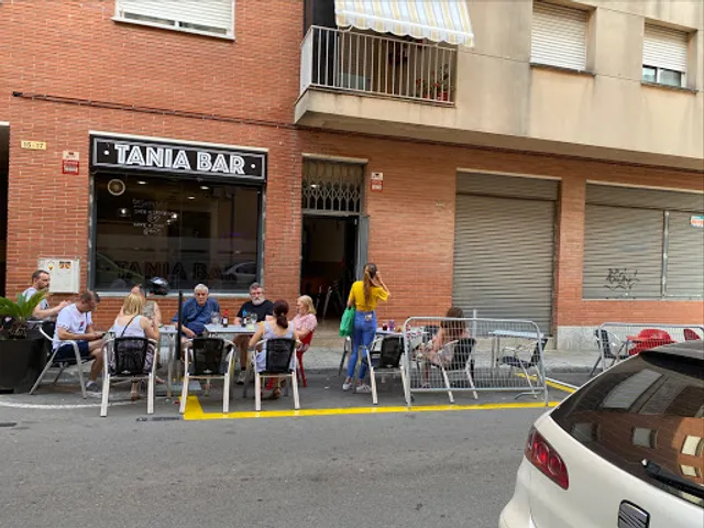 TANIA BAR