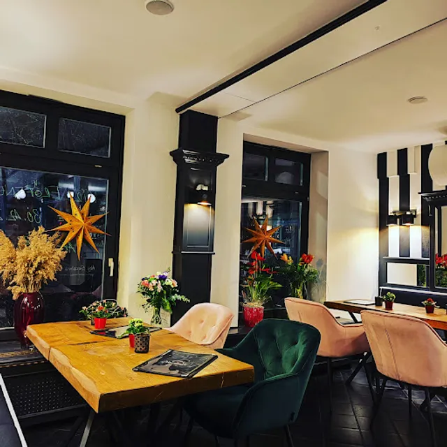 Hanedan Restaurant & Café