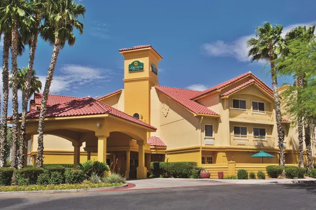 La Quinta Inn & Suites by Wyndham Tucson Airport